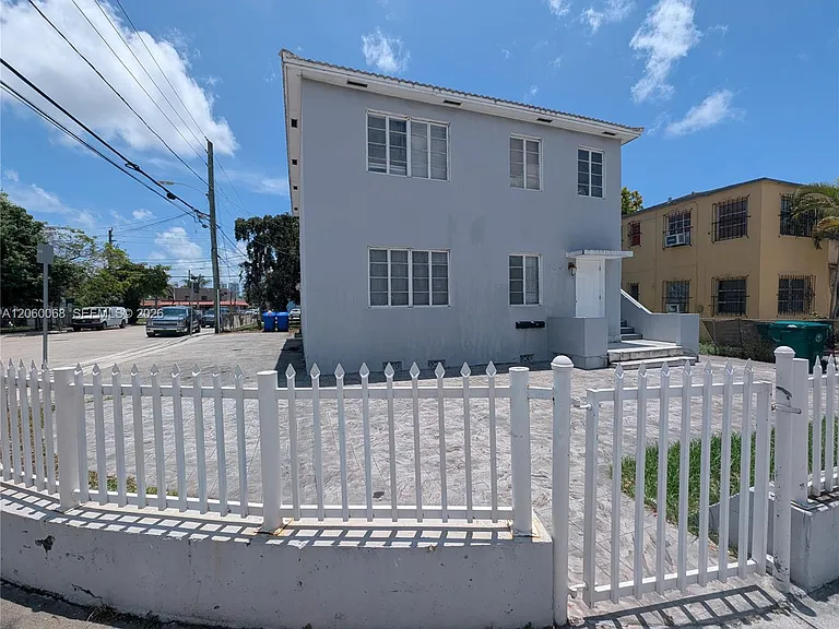 500 SW 7th St #LOWER — Photo 13