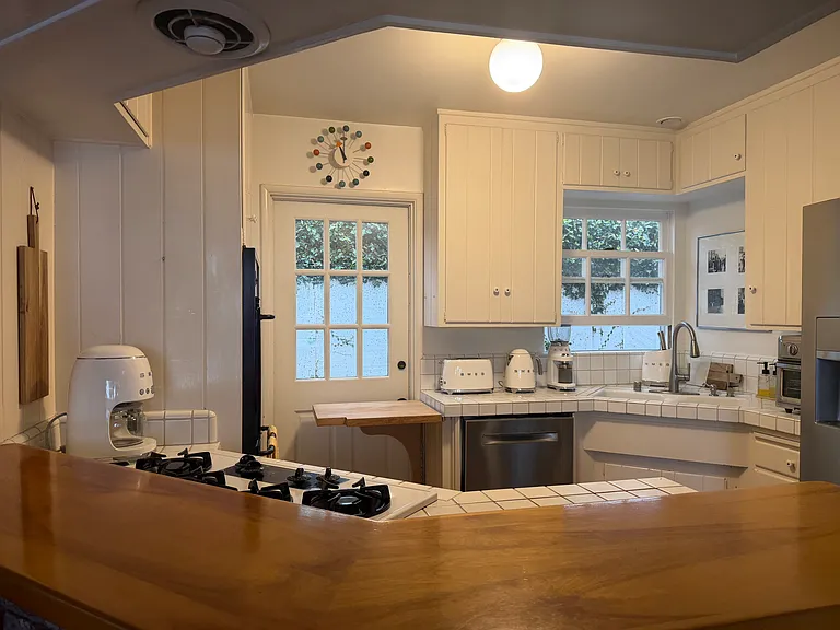 Heliotrope Ave — Photo 13