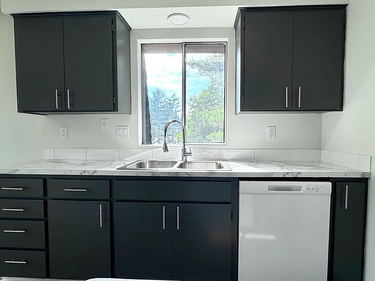 2405 Howard Ave #4 — Photo 7