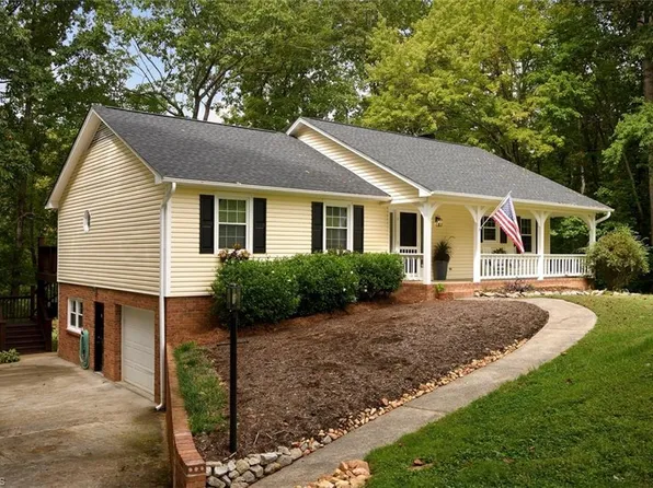 4928 Country Ridge Rd, Clemmons, NC 27012