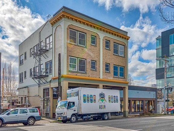2nd image of 612 E Burnside St #4521386