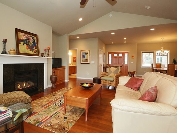 2nd image of 2430 Cambridge Ct