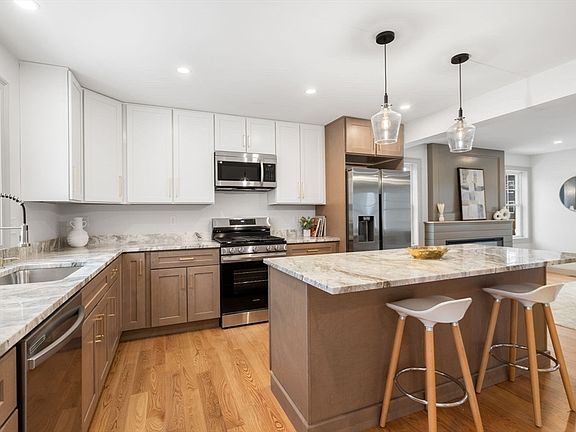 5th image of 2 Lodi St #A