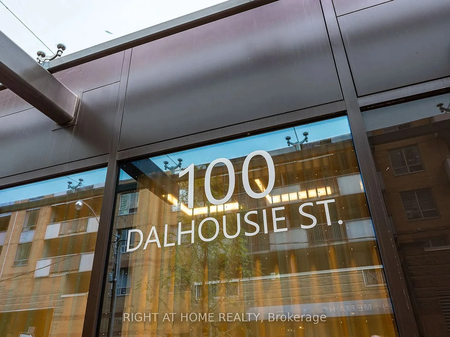 2 bed, $2,400 — Photo 4