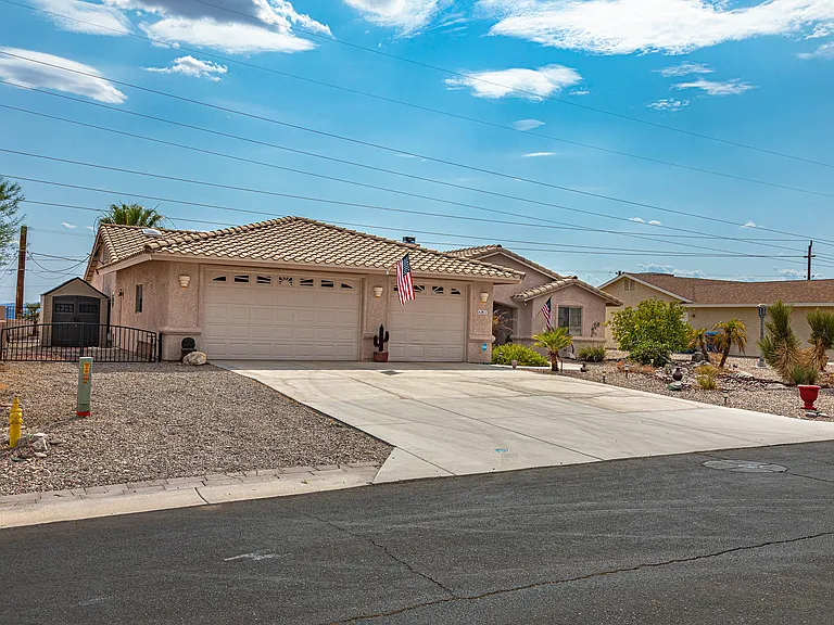 911 Pueblo Dr — Photo 13