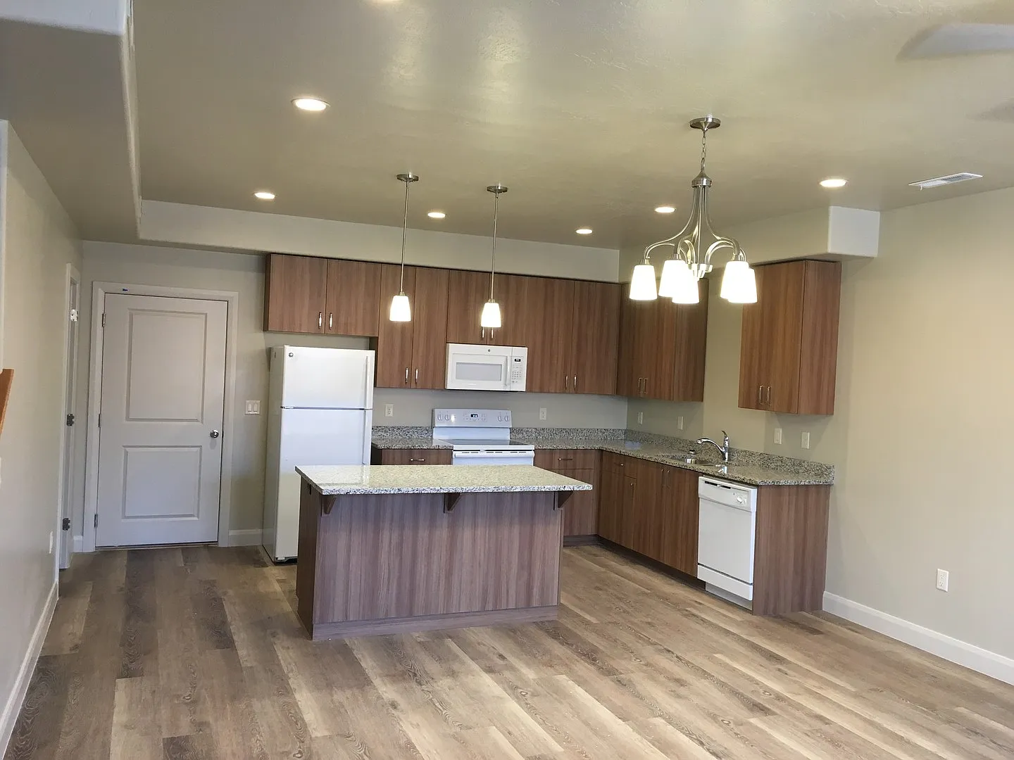1184 E Bulloch St — Photo 2
