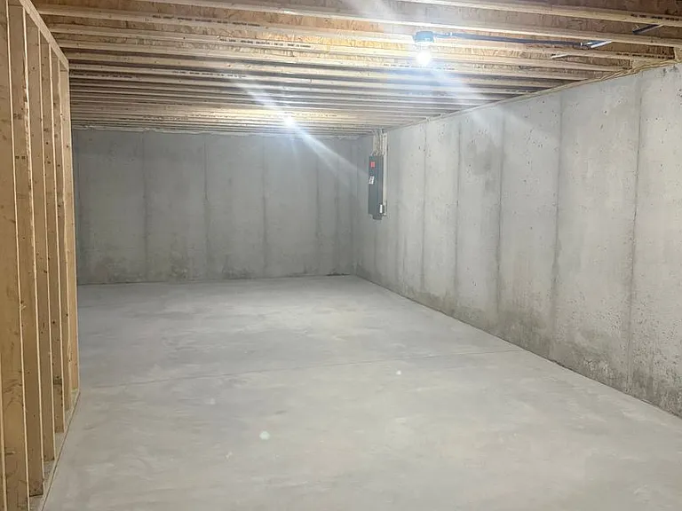 2625 Lawrence Ln — Photo 17