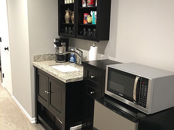 5th image of 261 Monarch Dr
