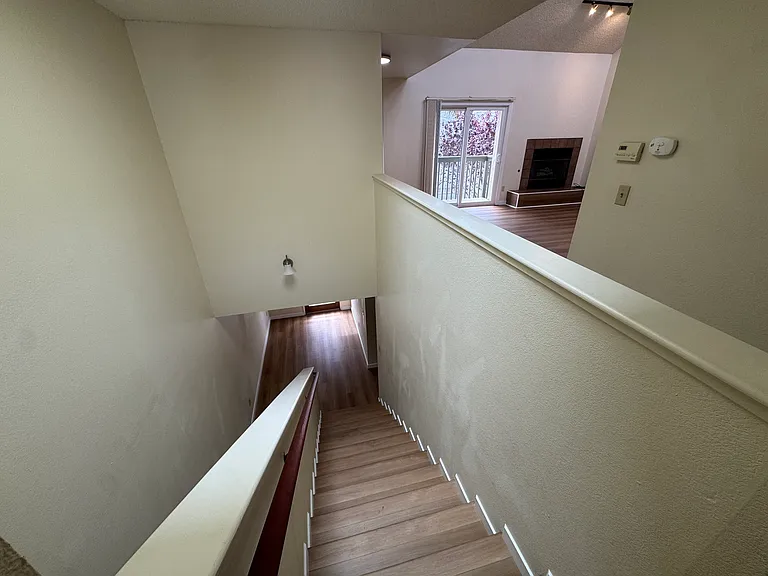1348 Mentone Ave #C — Photo 6