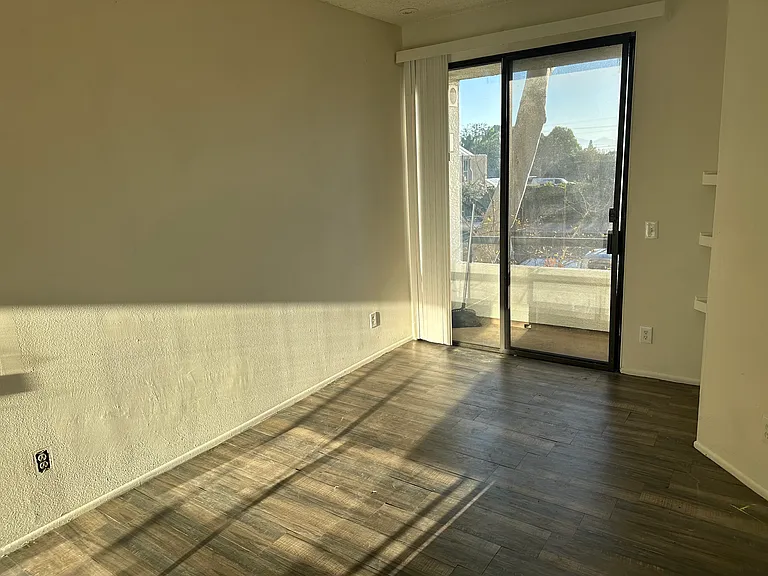 6323 Reseda Blvd #33 — Photo 9