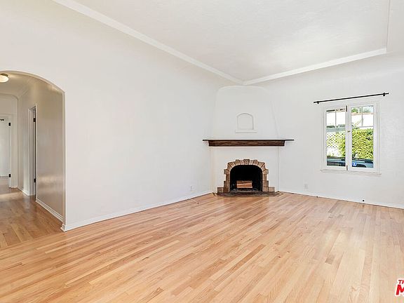 5th image of 415 N Sherbourne Dr #1