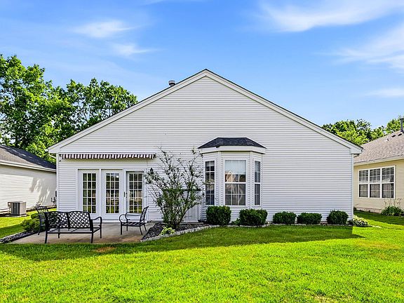 5th image of 104 Brewster Dr