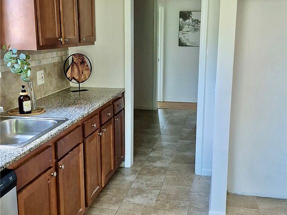 4th image of 259 Ridgedale Cir