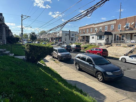 2nd image of 729 W Fisher Ave