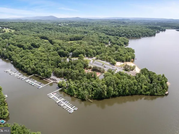 109 Vista Ct, Cross Junction, VA 22625