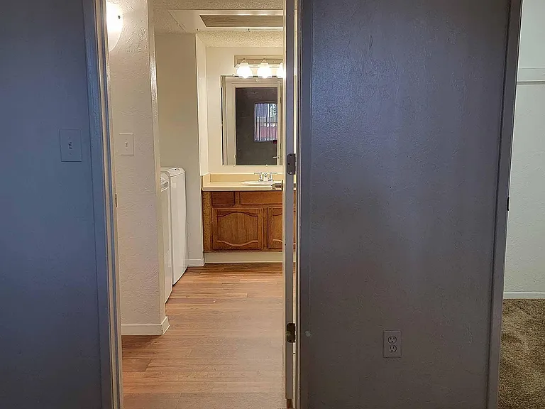 1X1GLW_HALLWAY_7478