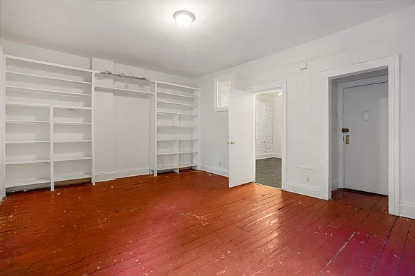 Rented by Moises Farhart, LREB | media 13