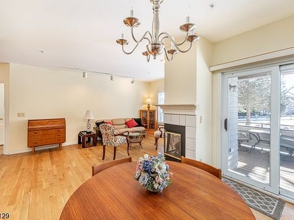 3rd image of 18 Harker Hill Dr #1118