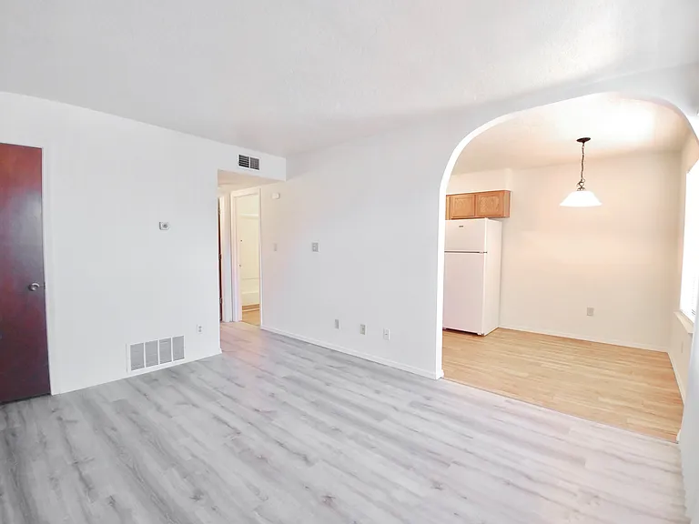 Updated Downtown 1 Bed w/ free WIFI & Gated Parking — Photo 4