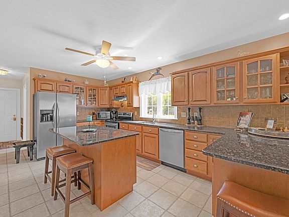 5th image of 7 Kittredge Rd