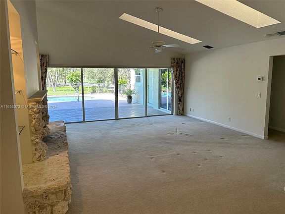 5th image of 184 SE Turtle Creek Dr