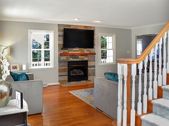 4th image of 108 Windsor Trl