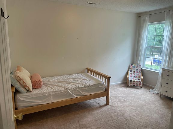 4th image of 323 Browns Ln