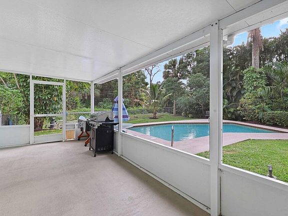 3rd image of 5554 Hibiscus Rd