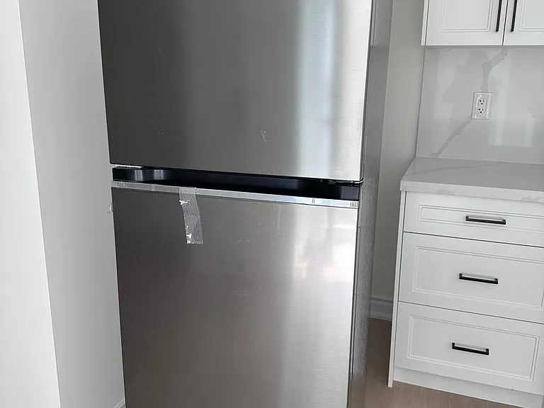 15 Pipers Green Ave #FULL BSMNT — Photo 2
