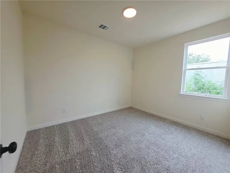 142 E Martin Luther King Dr — Photo 13