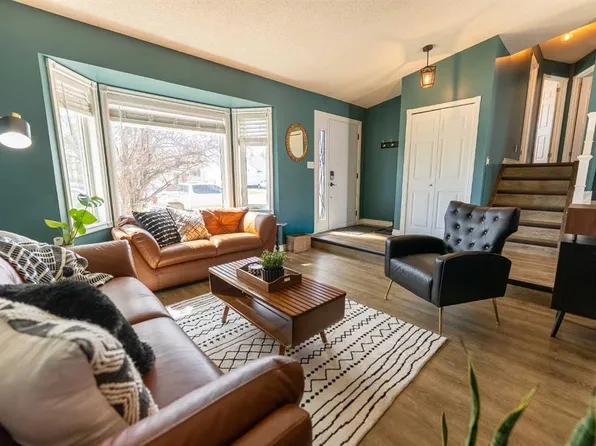 18 S Dunlop St, Red Deer, AB T4R 2G6