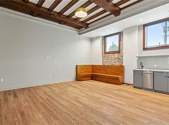 4th image of 814 Howard Ave #103