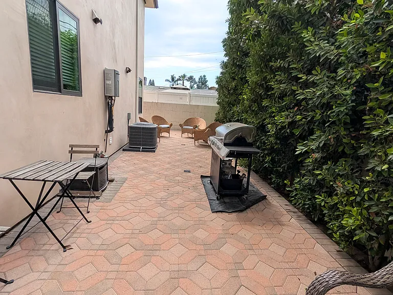 6215 Carpenter Ave — Photo 4