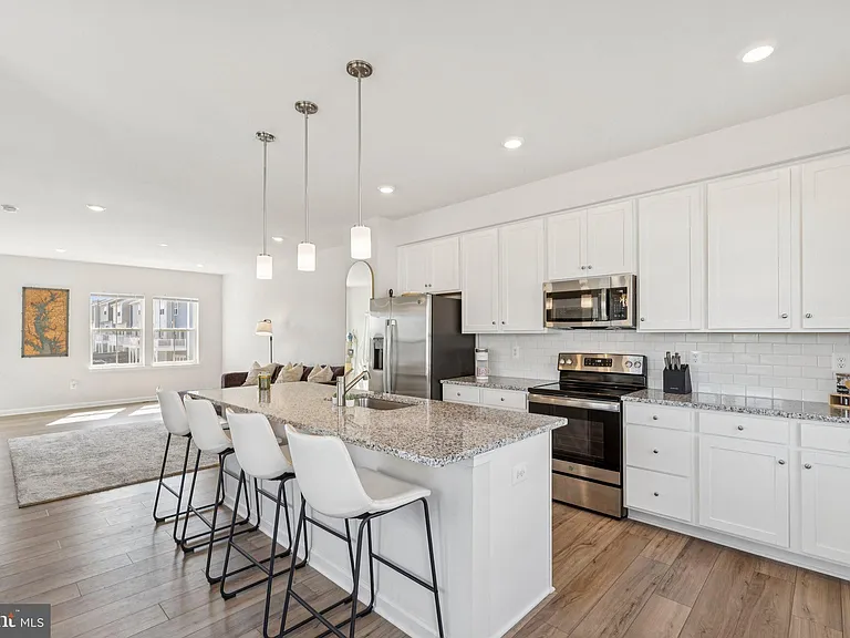 79 Swan Field Ave — Photo 3