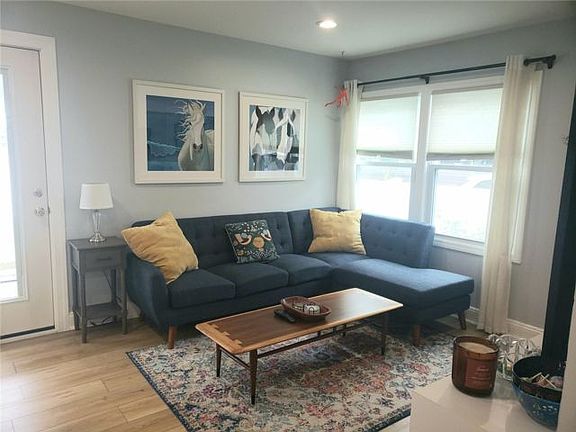 4th image of 70 Dalton St