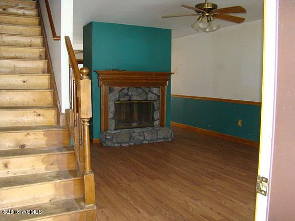 2nd image of 21 Snowberry Ln