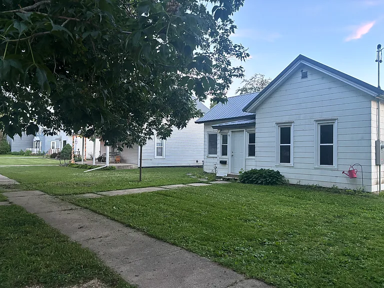 215 N Main St — Photo 1