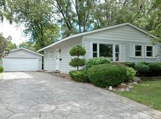123 Austin Ave, Carpentersville, IL 60110