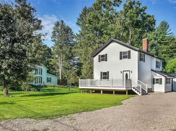 81 Chestnut St, Springville, NY 14141