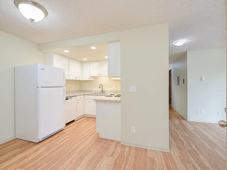 Stonebridge Apartments — Photo 52