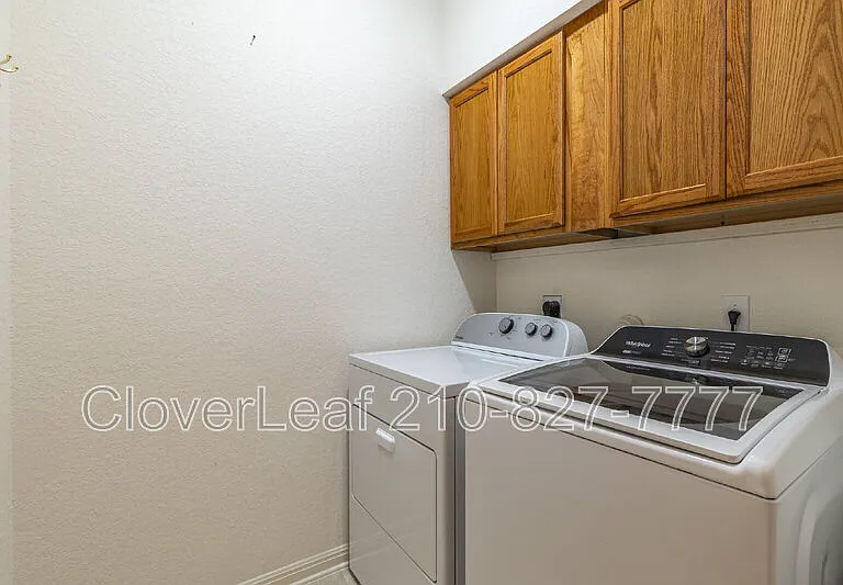 22714 Sabine Smt — Photo 31