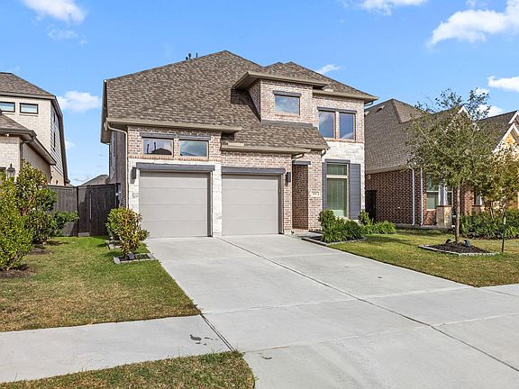 2nd image of 154 Amaranth Way