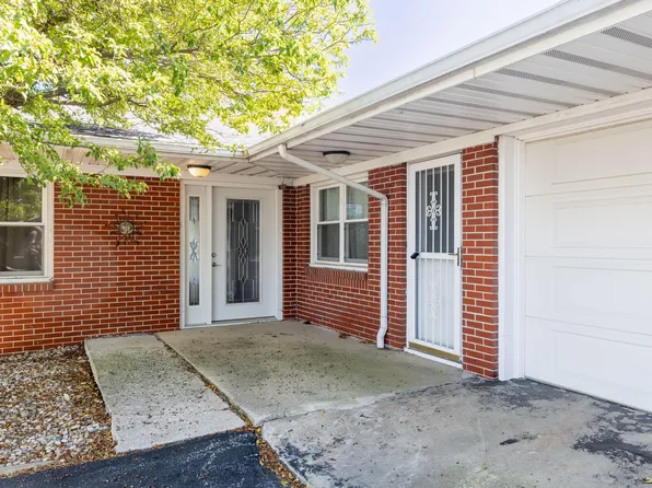 323 W Graham St, Kentland, IN 47951