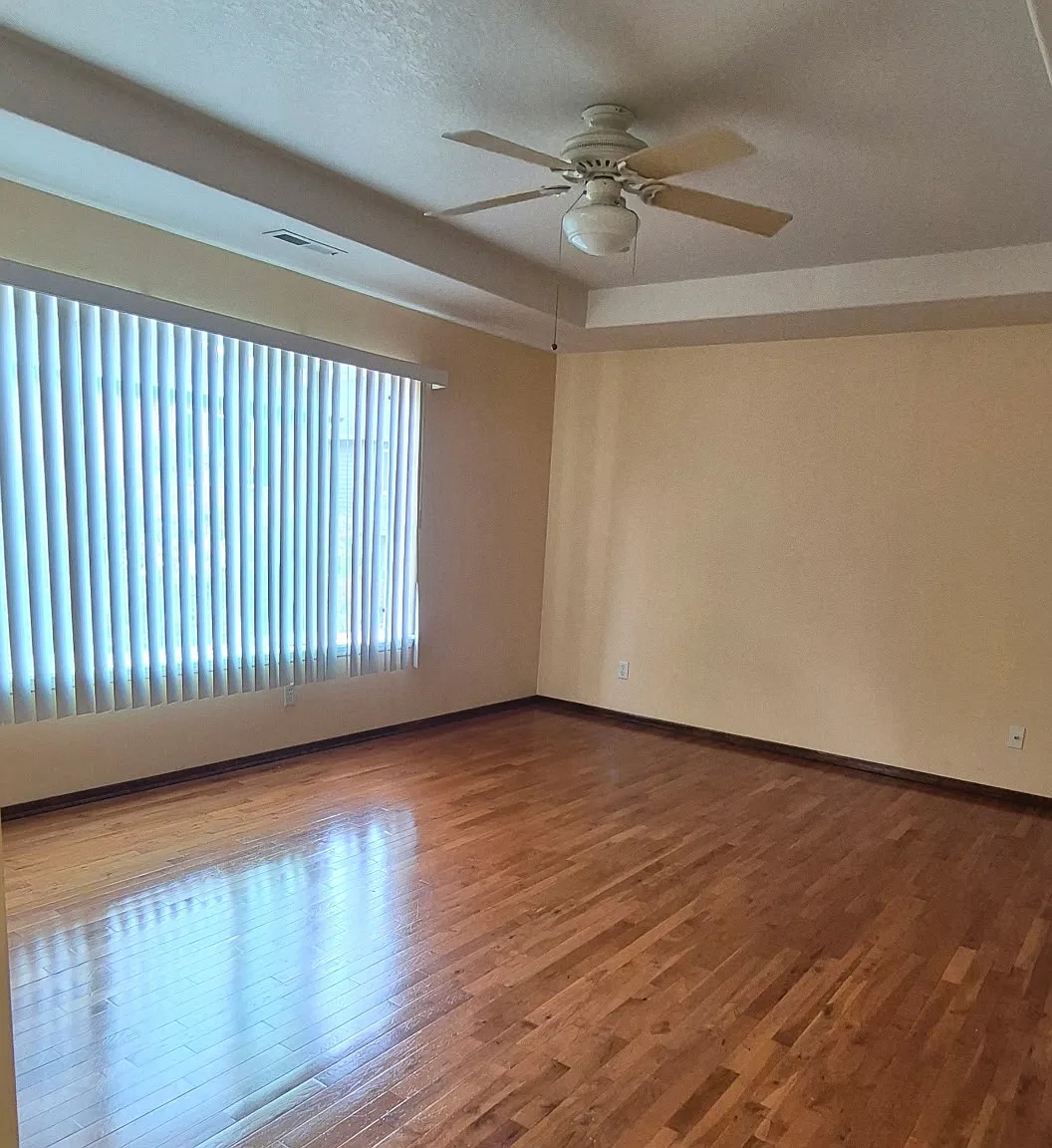4 bed, 2.5 bath, 1929 sqft, $2,500 — Photo 4