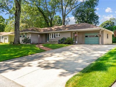 220 Deerfield Rd, Cranston, RI, 02920