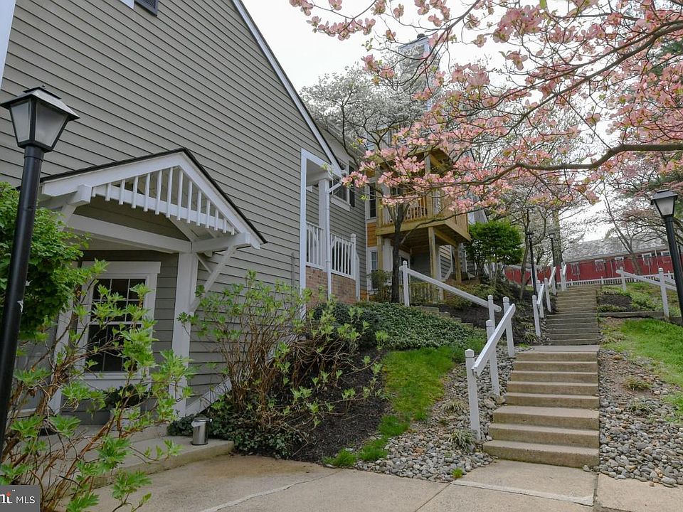1st image of 2807B S Woodrow St #1
