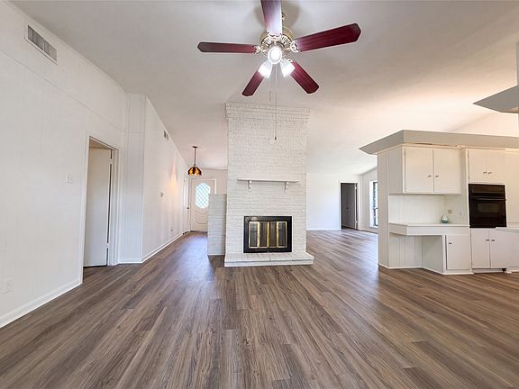 3rd image of 2111 Royal Oaks Dr