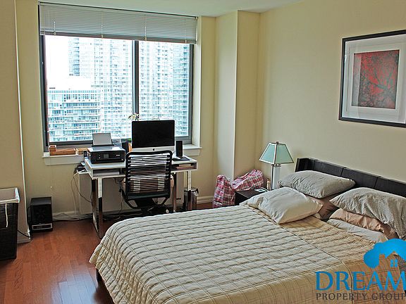 3rd image of 4720 Center Blvd APT 2908