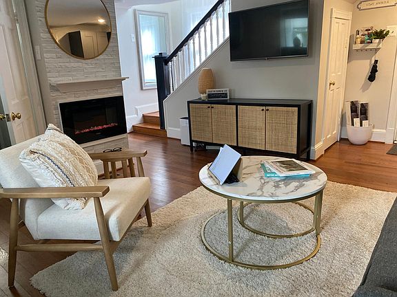 Living Room, Fireplace heat & change colors. Recent appliances full size