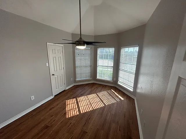 2105 Cardinal Dr — Photo 8
